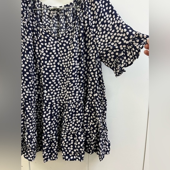 Excellent Condition BeachLunchLounge Daisy Short Sleeve Flower Blouse - Picture 2 of 4